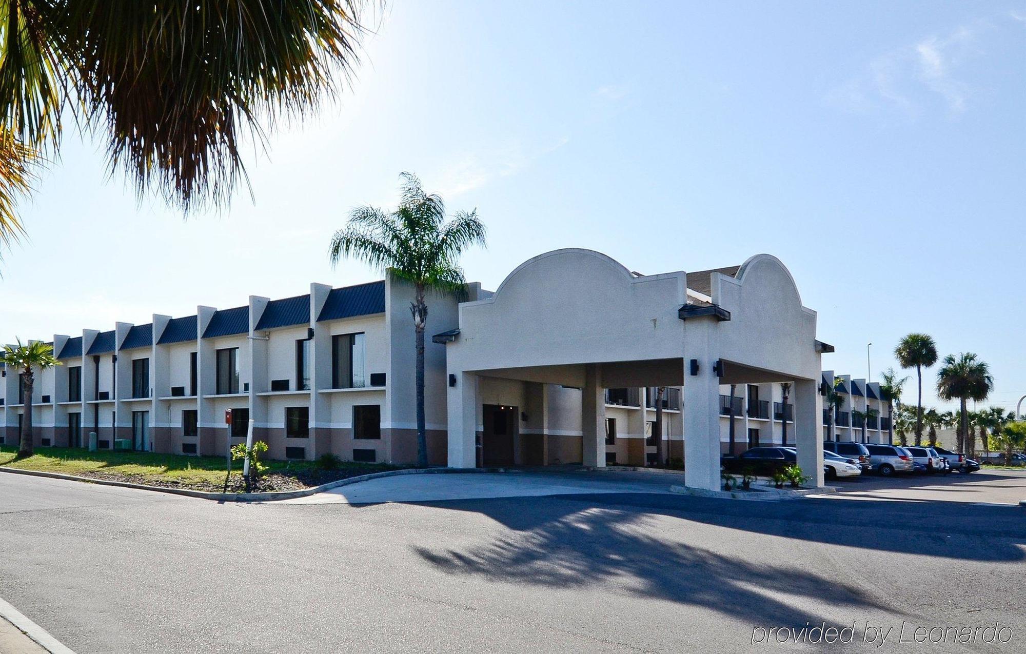 Days Inn & Suites By Wyndham Tampa - Ybor City Exterior photo