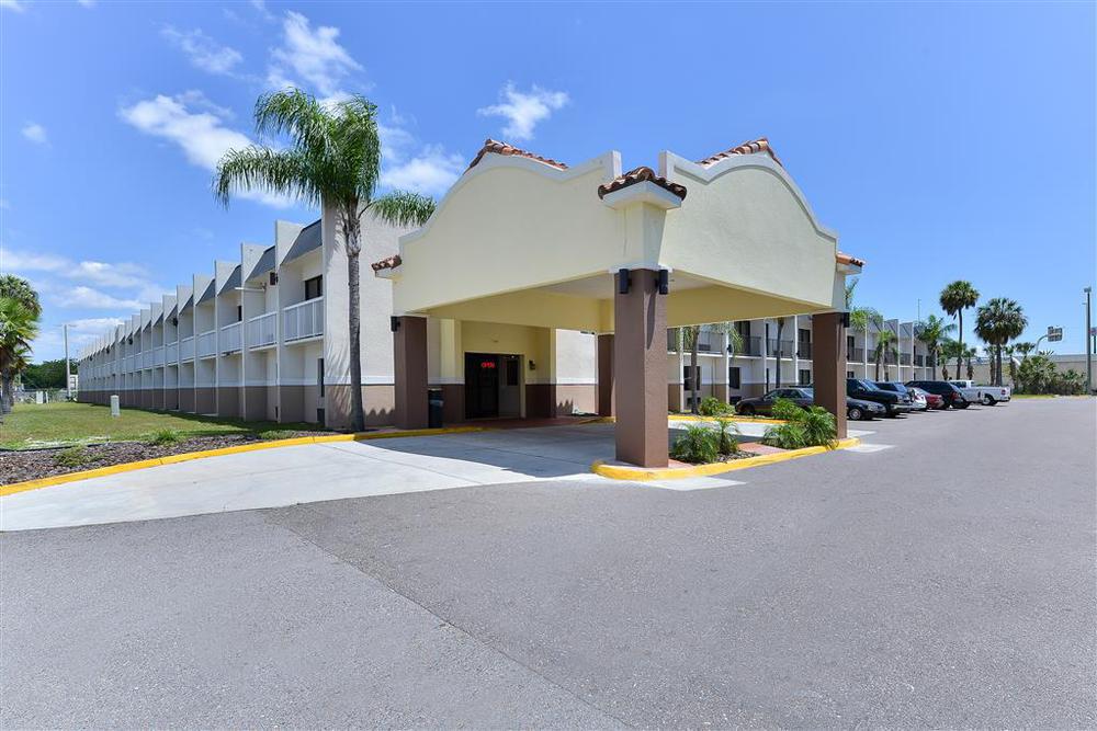 Days Inn & Suites By Wyndham Tampa - Ybor City Exterior photo